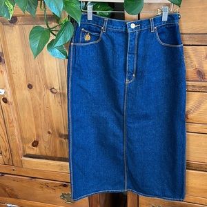 Gloria Vanderbilt midcalf dark blue jean skirt with a back slit